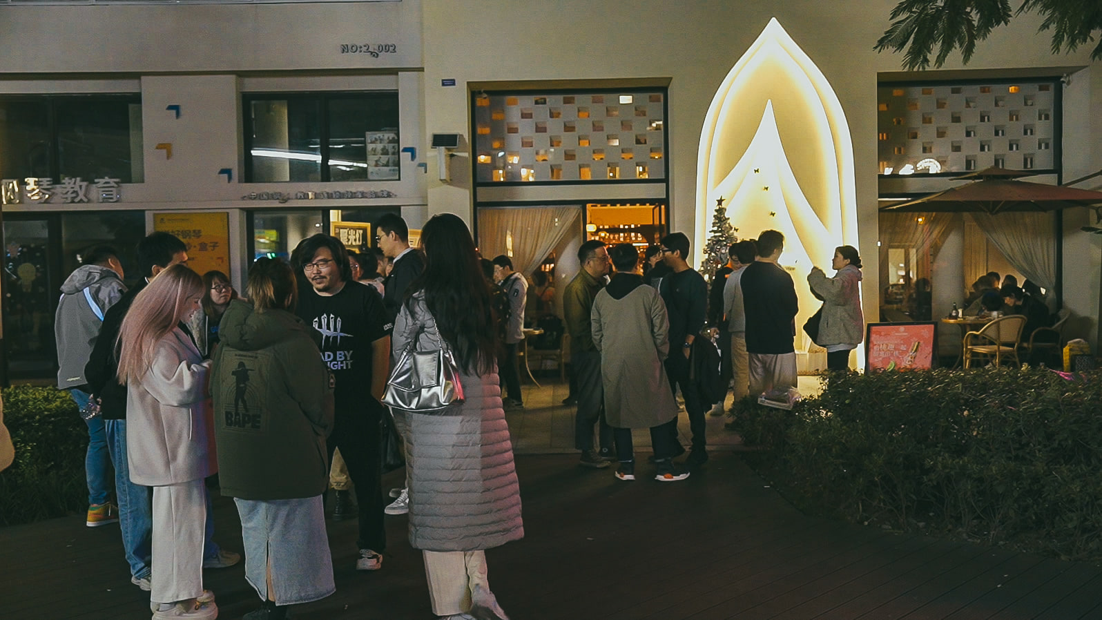 Outdoor conversations after G-Fusion in Chengdu